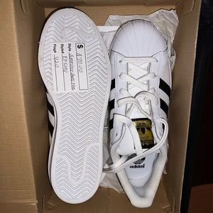 Adidas / 4 / White w/ Black Stripes